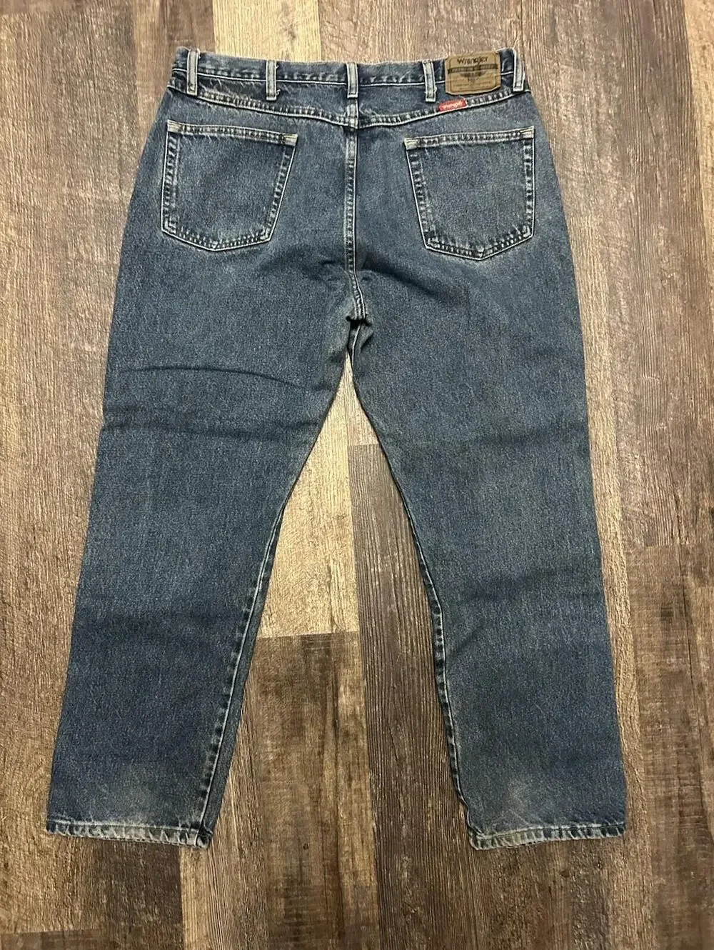 Wrangler Men’s Jeans 38x30 Straight Leg Medium Wash Classic Denim